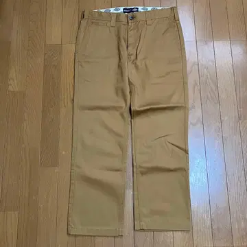 새상품급 Dickies (디키즈) 워크 팬츠 (치노 팬츠) W33