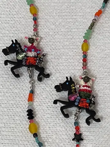 알베로베로 유니크한 말 모티브 안경 홀더 목걸이