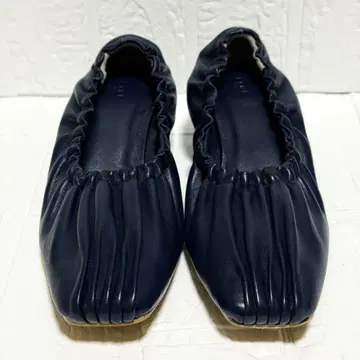 ETRE TOKYO 에트레토쿄 스퀘어토 개더 펌프스