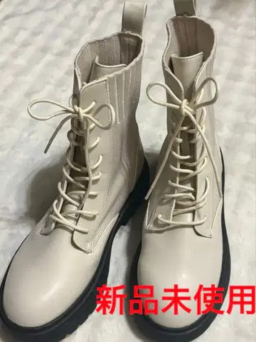 미사용 새상품 화이트 레이스업 부츠 M 사이즈
