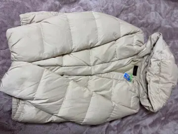 Chez toi(셰토와) 크림색 후드 부착 다운 자켓