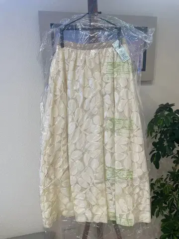 Tomorrow land 귀여운 라이트 베이지 스커트