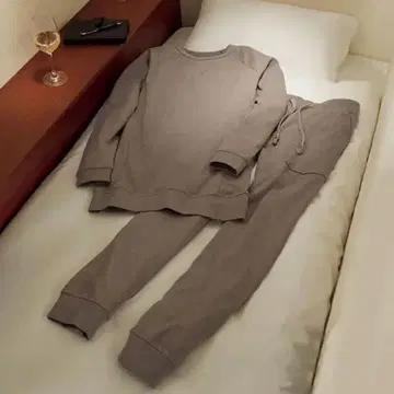 JAL 퍼스트 클래스 리클라이닝 웨어 M