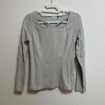 [ 새상품급 ] overE 스퀘어 넥스트랩 티셔츠: 라이트 그레이 96