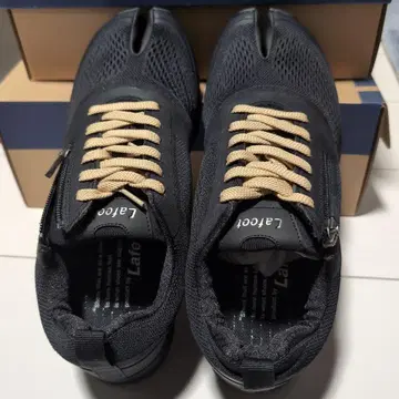 타비 모양 블랙 메쉬 스니커즈 지퍼 포함