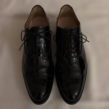 처치스 블랙 에나멜 드레스 신발 레이스업