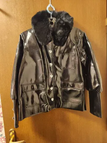 Shrimps 퍼 포함 블랙 자켓