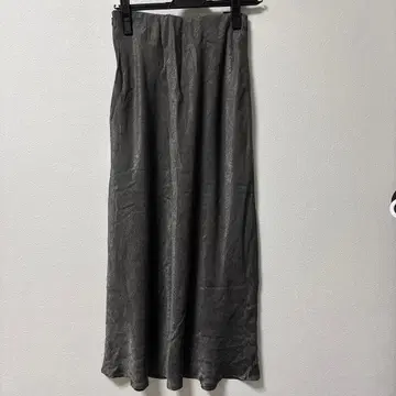 미사용 로리즈팜 새틴 플레어 스커트