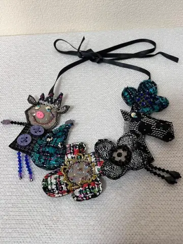 알베로베로 핸드메이드 목걸이 동물과 꽃 모티브