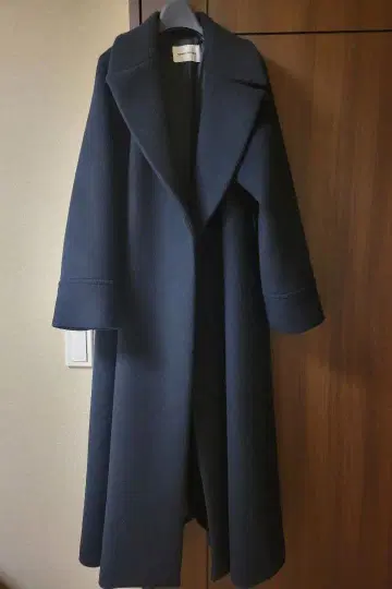 EMMEL REFINES 네이비 롱 코트