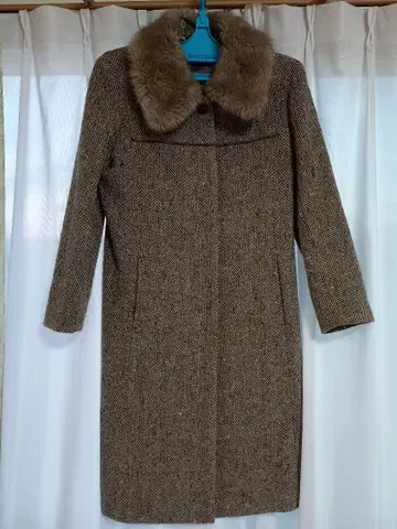 퍼가 달린 헤링본 롱 코트