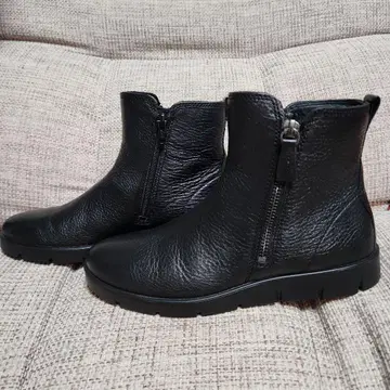 에코 사이드 지퍼 주름 가죽 숏부츠 블랙 23.5cm