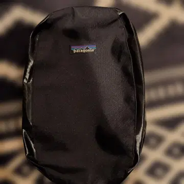 Patagonia 블랙 수납 백 메쉬 포켓 부착