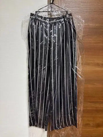 ROPE 블랙 화이트 스트라이프 와이드 팬츠