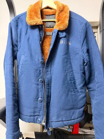 DEUS EX MACHINA 보아 카라 부착 자켓