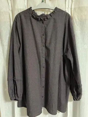 프릴 넥 다크 브라운 셔츠 F 사이즈