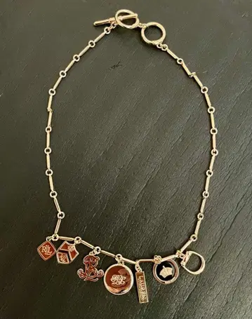 랄프 로렌 참 포함 골드 컬러 목걸이