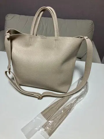 베이지 토트백 숄더 스트랩 포함