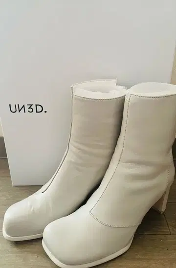 UN3D. ROUND TOE SHORT BOOTS 37