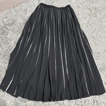 그레이스 콘티넨탈 플리츠 스커트