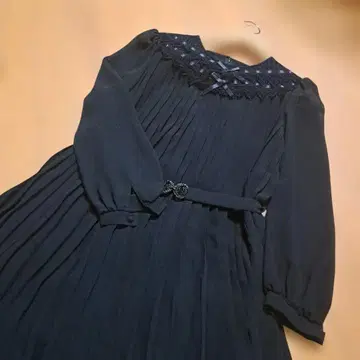 옷깃 레이스 리본 도트 쉬폰지 플리츠 롱 원피스 블랙 포멀