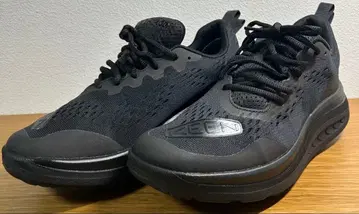 경량 블랙 스니커즈