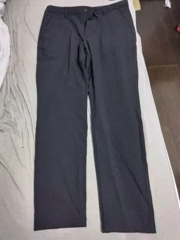 유니클로 웜 스트레치 팬츠 L 사이즈 블랙 웜 팬츠