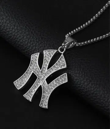NY 로고 다이아몬드풍 목걸이