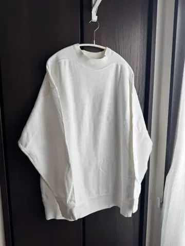 MB 화이트 오버 사이즈 맨투맨