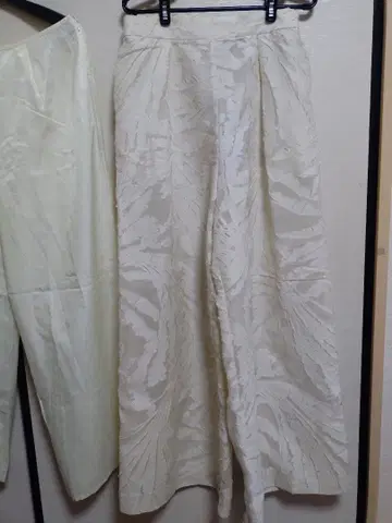 에부르 ebure 리프 디자인 실크 팬츠