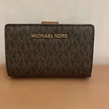 새상품급 마이클코어스 2단 접이식 지갑