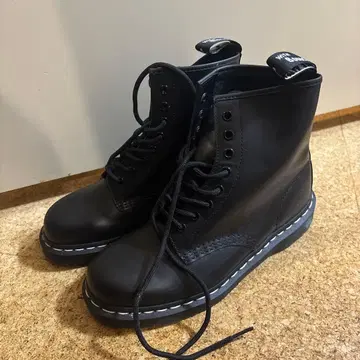 닥터마틴 블랙 가죽 바운싱 솔 부츠