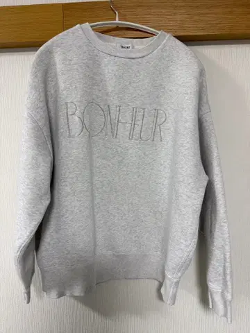 HAUNT 봉쥬르 자수 그레이 맨투맨