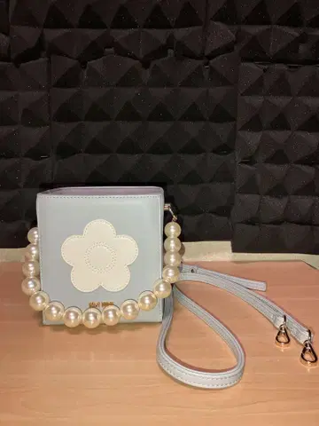 MARY QUANT 펄 데코레이션 데이지 숄더백