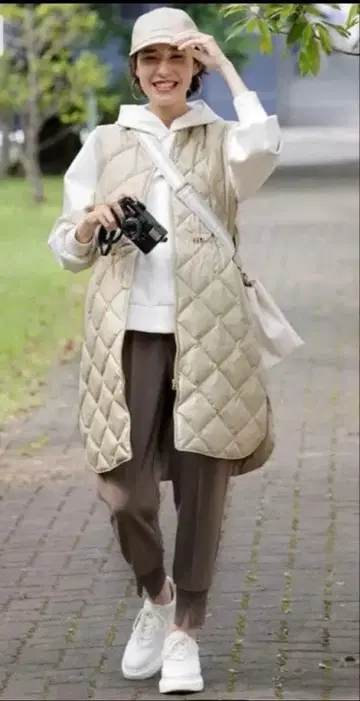 새상품 미사용 UNFILO x TAION 퀼팅 다운 베스트 베이지 S