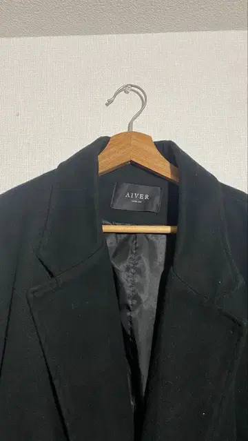 AIVER CASPER JOHN 블랙 체스터 코트