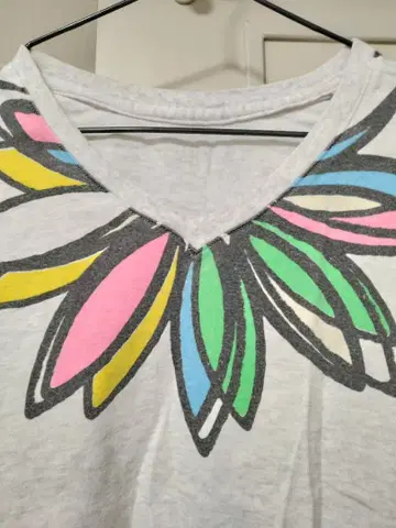 SHANTII 우노퓨노 컬러풀 V넥 T셔츠