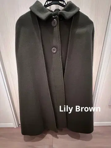Lily Brown 올리브 그린 케이프 코트