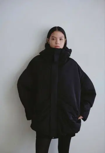 [이번 시즌 신상] STYLEMIXER 퍼 볼륨 코트 블랙