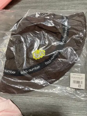 백 넘버 버킷햇 브라운