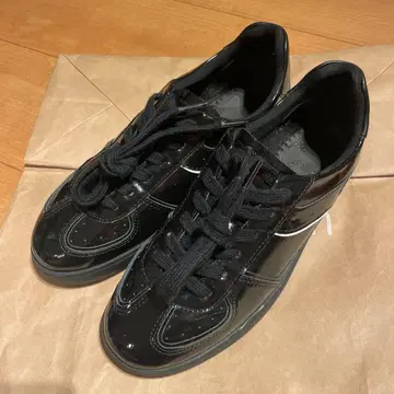 ZARA 페이턴트 이펙트 스포츠 슈즈