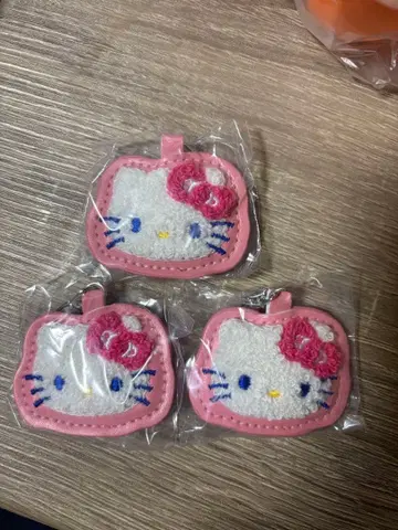 산리오 사가라 자수 키링 헬로키티 3개 세트