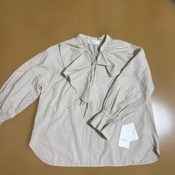 MOGA feerique 코드 보일 러셀 블라우스