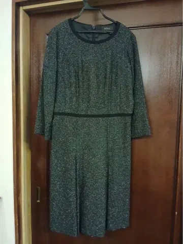 그레이 계열 긴팔 플리츠 디자인 원피스