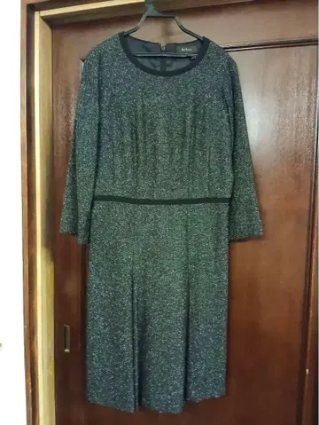 그레이 계열 긴팔 플리츠 디자인 원피스