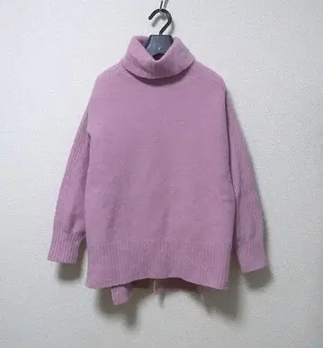 개럴개런트 GALLARDAGALANTE 백 슬릿 터틀 니트