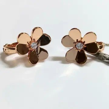 하이퀄리티 세잎클로버 귀걸이 핑크 골드 컬러