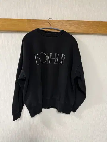 HAUNT 블랙 BONHEUR 맨투맨