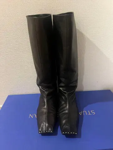 Chembur 스터드 장식 블랙 가죽 장화