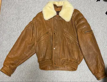 퍼 포함 짧은 기장 무스탕 자켓